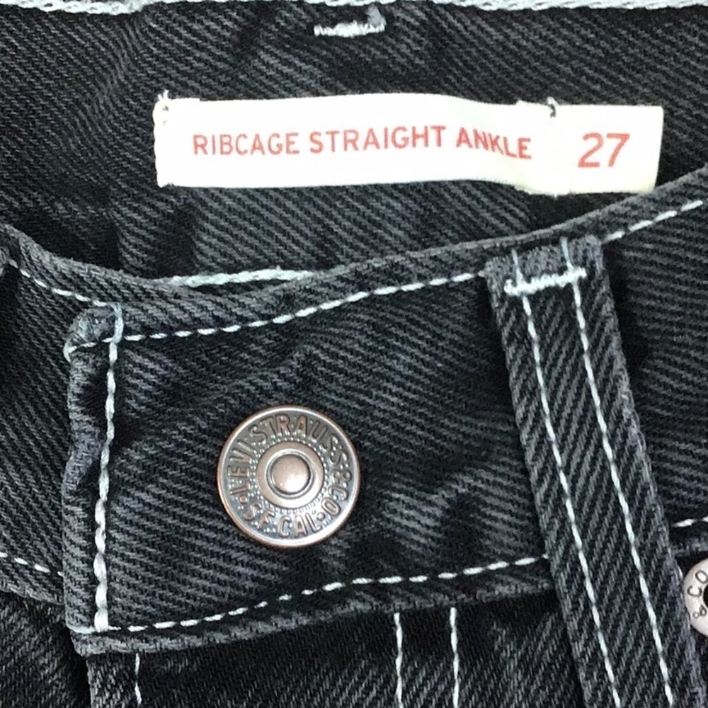 Levi's Women's Snap Ribcage Straight Jeans
Color:Thank You Very Little - Picture 5 of 13